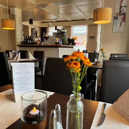 Отель Alte Schmiede & Restaurant *